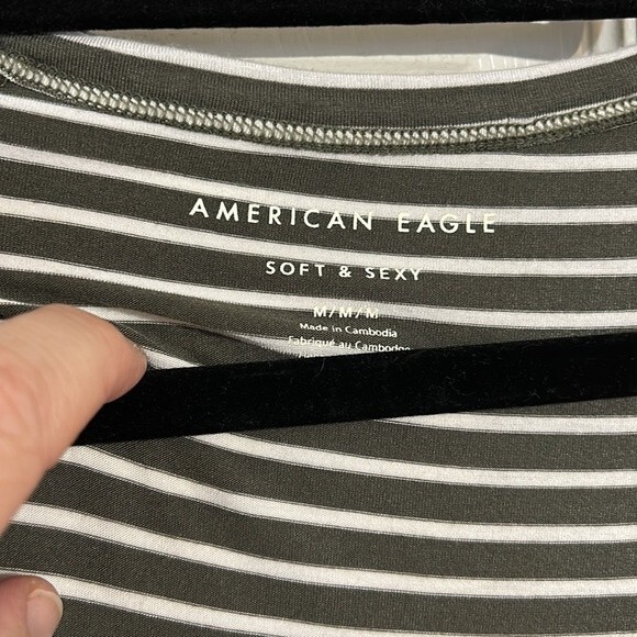 AMERICAN EAGLE FOREVER 21 Size Medium Set of 2 Shirts Green Stripe V-Neck Soft - Picture 2 of 11